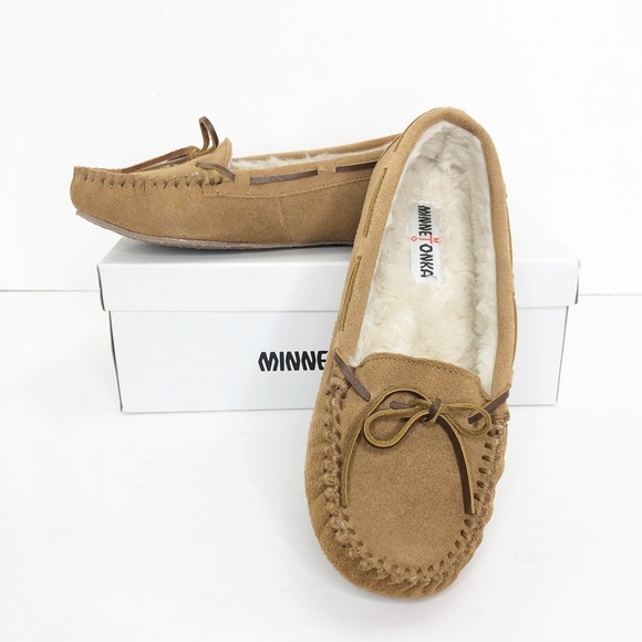 Minnetonka Junior trapper tan suede slippers - Picture 8 of 10